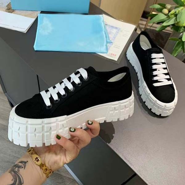 luxury designers shoe canvas casual shoes spring and fall fashion confortable obliques womens outdoor platform sneakers 35-42 with box, Black
luxury designers shoe canvas casual shoes spring and fall fashion confortable obliques womens outdoor platform sneakers 35-42 with box, Black