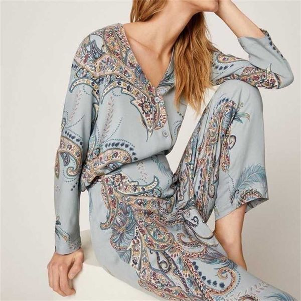 japanese spring and autumn style cotton viscose ladies long-sleeved suit feather big flower home service pijama 211116, Black;red
japanese spring and autumn style cotton viscose ladies long-sleeved suit feather big flower home service pijama 211116, Black;red