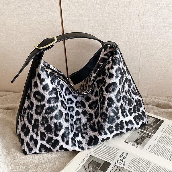 shoulder bags textured pu leather women handbag large-capacity tote 2021 retro wild leopard print large capacity armpit bag
shoulder bags textured pu leather women handbag large-capacity tote 2021 retro wild leopard print large capacity armpit bag