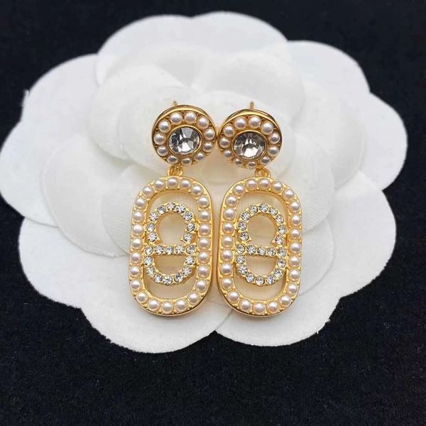 2021 new oval letter inlaid pearl rhinestone earrings female fashion earrings, Silver
2021 new oval letter inlaid pearl rhinestone earrings female fashion earrings, Silver