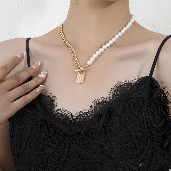 pendant necklaces crystal pearl stitching drops necklace retro fashion simple lock clavicle chain women wedding jewelry accessories 2021, Silver
pendant necklaces crystal pearl stitching drops necklace retro fashion simple lock clavicle chain women wedding jewelry accessories 2021, Silver