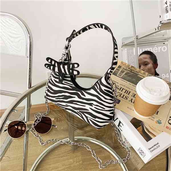 fashion cow printed crossbody bag women chain pu leather small shoulder messenger handbag female street money pouch c0508
fashion cow printed crossbody bag women chain pu leather small shoulder messenger handbag female street money pouch c0508