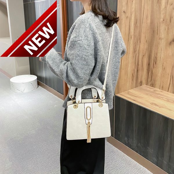 2020 princess single shoulder women's new messenger fashion lady red banquet luxury handbag
2020 princess single shoulder women's new messenger fashion lady red banquet luxury handbag