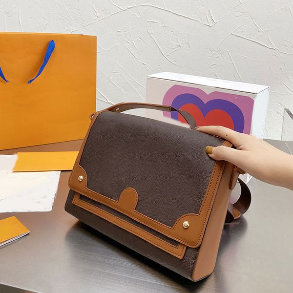 messenger bags fashion crossbody bag classic old flower cowhide flap yellow letter pattern large capacity pocket high quality
messenger bags fashion crossbody bag classic old flower cowhide flap yellow letter pattern large capacity pocket high quality