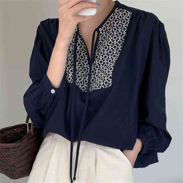 spring autumn women's blouse french retro v-neck embroidered lace crochet hit color style slim long sleeve ll418 210506, White
spring autumn women's blouse french retro v-neck embroidered lace crochet hit color style slim long sleeve ll418 210506, White