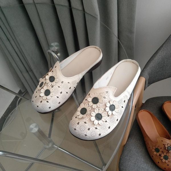 sandals leather women's slippers, flowers, retro hole shoes, ethnic style sandals, low-heeled soft, Black
sandals leather women's slippers, flowers, retro hole shoes, ethnic style sandals, low-heeled soft, Black