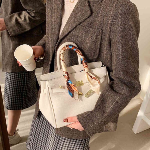 2021 foreign style women's korean versatile messenger single shoulder fashion hand bag
2021 foreign style women's korean versatile messenger single shoulder fashion hand bag