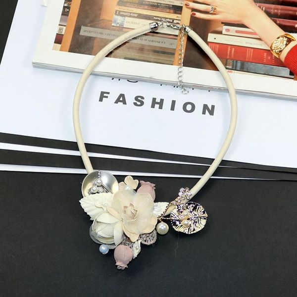chokers colorful flowers with small pearl pendent fashion necklace 3 colors big flower pu chain short jewelry for women, Golden;silver
chokers colorful flowers with small pearl pendent fashion necklace 3 colors big flower pu chain short jewelry for women, Golden;silver