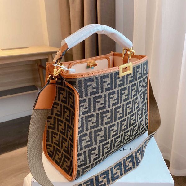 handbag 2021 spring net red same style women's bag with retro printing, advanced sense of foreign style, versatile fashion, one shoulde
handbag 2021 spring net red same style women's bag with retro printing, advanced sense of foreign style, versatile fashion, one shoulde