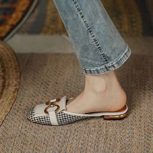 luxury slippers 2021 baotou semi slipper wear color matching flat bottomed horse street buckle single and square head muller sho outside, Black
luxury slippers 2021 baotou semi slipper wear color matching flat bottomed horse street buckle single and square head muller sho outside, Black
