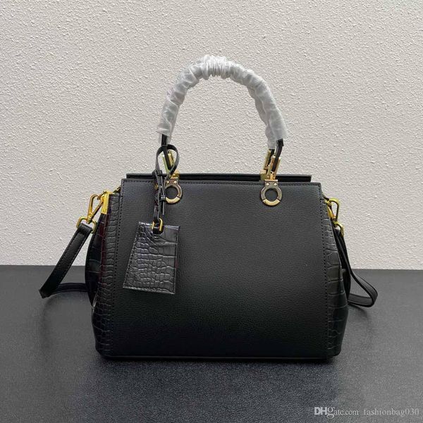 luxury designer handbags 2022 black handbag fashion shoulder bag crocodile grain leather material messenger bags business style design
luxury designer handbags 2022 black handbag fashion shoulder bag crocodile grain leather material messenger bags business style design