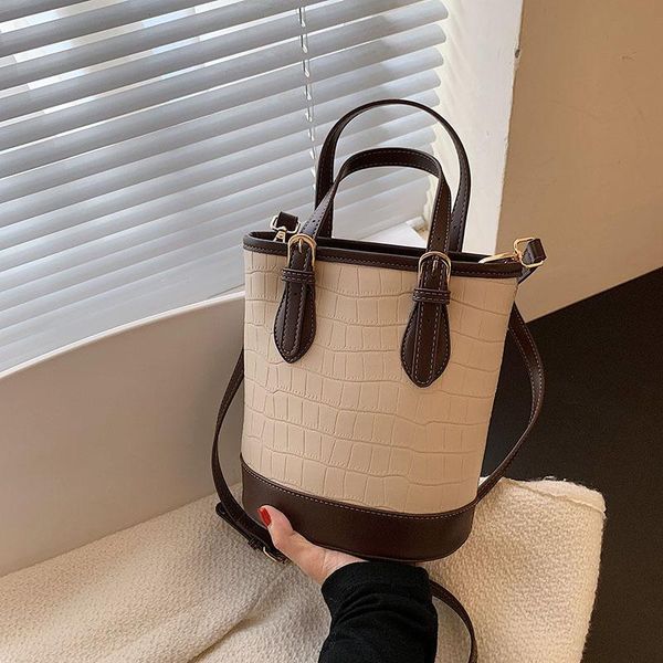 evening bags tote bag female crossbody 2021 messenger bolsas korean simple fashion wild shoulder luxury designer handbags
evening bags tote bag female crossbody 2021 messenger bolsas korean simple fashion wild shoulder luxury designer handbags