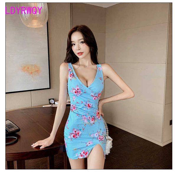 summer nightclub tight-fitting printed split v-neck low chest bag hip dress office lady knee-length v-neck 210603, Black;gray
summer nightclub tight-fitting printed split v-neck low chest bag hip dress office lady knee-length v-neck 210603, Black;gray