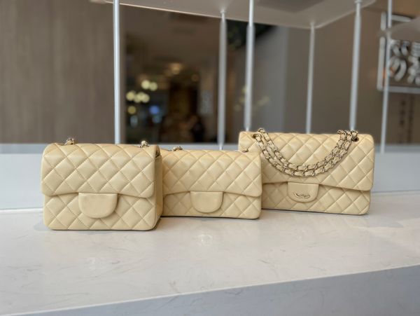 shoulder bag, postman, lady 7a, high-end customized quality, various specifications, model: 01112 sheepskin feels great.
shoulder bag, postman, lady 7a, high-end customized quality, various specifications, model: 01112 sheepskin feels great.