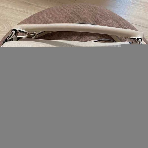 2021 new fashion xi mengyao style lingge stitching geometric bag leather women's crossbody hand handbag
2021 new fashion xi mengyao style lingge stitching geometric bag leather women's crossbody hand handbag