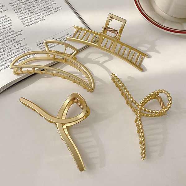 metal hollow out hair claw large size clamps summer women girl solid color geometric barrettes elegant hair accessories, Slivery;golden 
metal hollow out hair claw large size clamps summer women girl solid color geometric barrettes elegant hair accessories, Slivery;golden