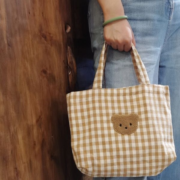 ins korean lattice bear children's bag storage portable vegetable canvas bento mommy
ins korean lattice bear children's bag storage portable vegetable canvas bento mommy