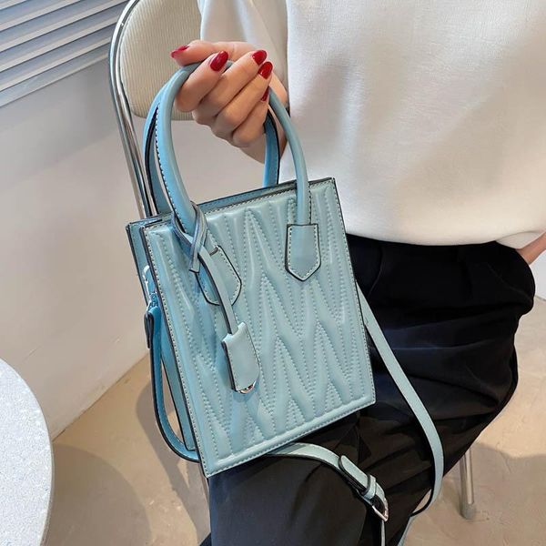 ladies simple fold design tote bag fashion trend messenger texture handbag women pleated brand bags cross body
ladies simple fold design tote bag fashion trend messenger texture handbag women pleated brand bags cross body