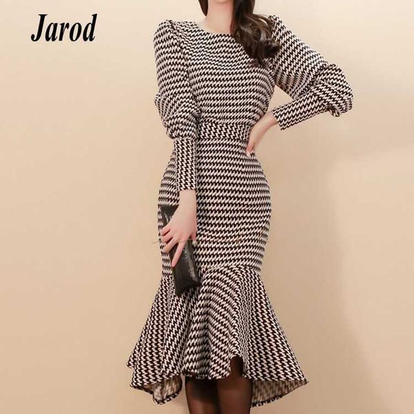 winter women 2 piece set korean temperament houndstooth long sleeve + slim plaid bodycon ruffles mermaid skirt suits 210526, White
winter women 2 piece set korean temperament houndstooth long sleeve + slim plaid bodycon ruffles mermaid skirt suits 210526, White
