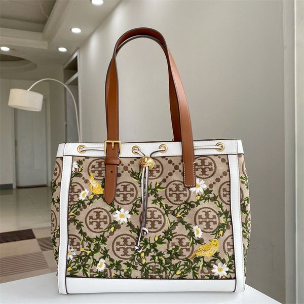 wholesale tbs flower and bird embroidery bag bag canvas with cowhide drawstring storage bags fashion women's luxuryss designerss yw
wholesale tbs flower and bird embroidery bag bag canvas with cowhide drawstring storage bags fashion women's luxuryss designerss yw