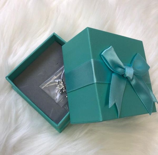 fashion designer stud for women jewelry shining crystal cz diamond luxury c letter style earrings with blue bow gift box, Golden;silver
fashion designer stud for women jewelry shining crystal cz diamond luxury c letter style earrings with blue bow gift box, Golden;silver
