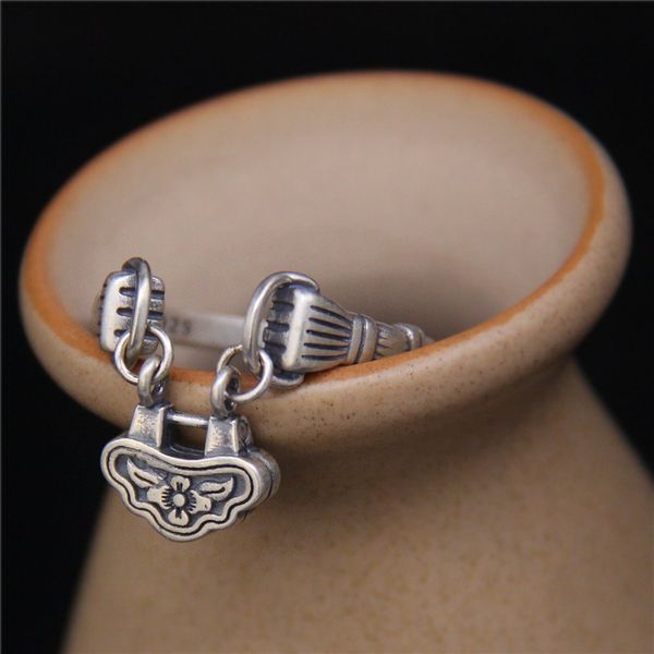 s925 winning female make old ruyi long life lock pendant flower totem thai silver ring male
s925 winning female make old ruyi long life lock pendant flower totem thai silver ring male