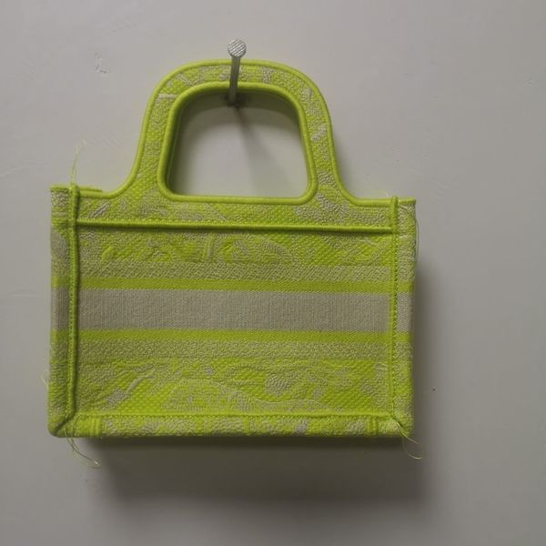 2021 new embroidered mini green tiger minibooknote handbag designers bags ysj
2021 new embroidered mini green tiger minibooknote handbag designers bags ysj