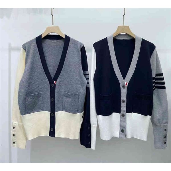 autumn and winter new tb college style v-neck color matching classic four bars loose leisure long sleeve knitted women's coat trend, White
autumn and winter new tb college style v-neck color matching classic four bars loose leisure long sleeve knitted women's coat trend, White