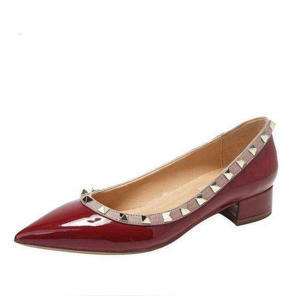 women's formal shoes 2021 autumn new v family rivet wine red thick pointed single middle heel versatile leather work shoes, Black
women's formal shoes 2021 autumn new v family rivet wine red thick pointed single middle heel versatile leather work shoes, Black