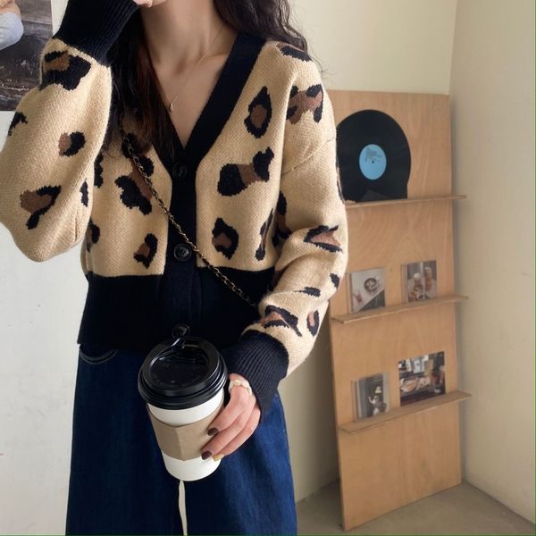 jxmyy autumn and winter new korean version of the v-neck fashion retro leopard print contrast loose cardigan jacket sweater 210412, White;black
jxmyy autumn and winter new korean version of the v-neck fashion retro leopard print contrast loose cardigan jacket sweater 210412, White;black