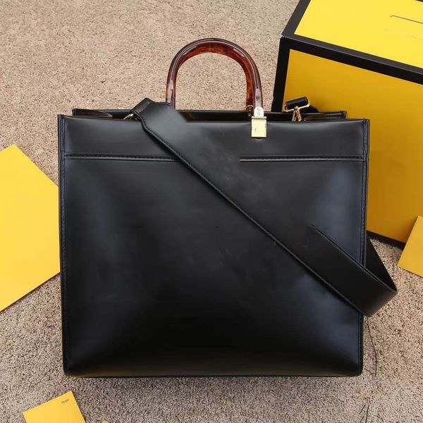 woman luxurys designers shoulder bags fashion real leather tassels handbags messenger classic logo crossbody bag totes purse wallets backpac
woman luxurys designers shoulder bags fashion real leather tassels handbags messenger classic logo crossbody bag totes purse wallets backpac
