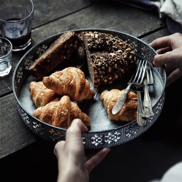 dishes & plates flower pattern carve vintage metal tray antique wrought iron retro round bread plate home decoration kitchen wedding decor
dishes & plates flower pattern carve vintage metal tray antique wrought iron retro round bread plate home decoration kitchen wedding decor