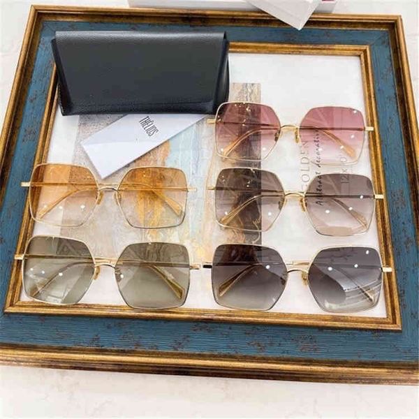 factory direct price 2021 new star with large square face small anti ultraviolet 40078, White;black
factory direct price 2021 new star with large square face small anti ultraviolet 40078, White;black