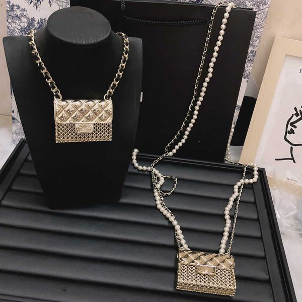 2021 new trend famous brand vintage luxury jewelry necklaces for women europe copper leather sweater chain bags design c stamp, Silver
2021 new trend famous brand vintage luxury jewelry necklaces for women europe copper leather sweater chain bags design c stamp, Silver