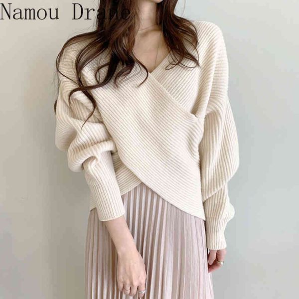 south korea's chic niche design shows thin v-neck cross-pit strip loose-fitting head down shoulder lantern sleeve sweater. 210522, White;black
south korea's chic niche design shows thin v-neck cross-pit strip loose-fitting head down shoulder lantern sleeve sweater. 210522, White;black