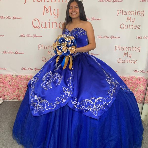fashion royal blue satin tulle 2022 quinceanera dresses gold embroidered princess sweetheart designer sweet 15 16 charra prom evening formal, Blue;red
fashion royal blue satin tulle 2022 quinceanera dresses gold embroidered princess sweetheart designer sweet 15 16 charra prom evening formal, Blue;red