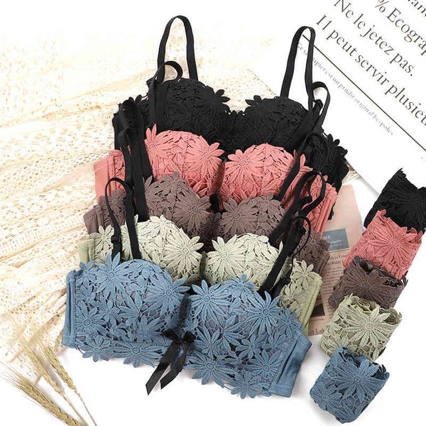 bras sets genuine petal embroidery seamless rimless underwear girls gather bra, Red;black
bras sets genuine petal embroidery seamless rimless underwear girls gather bra, Red;black