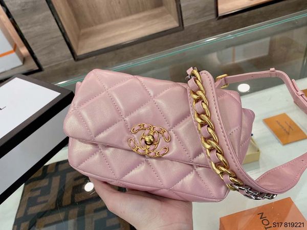 designer bags women handbag crossbody messenger shoulder chain bag good quality leather purses ladies high capacity v-shape rhombic grid 03
designer bags women handbag crossbody messenger shoulder chain bag good quality leather purses ladies high capacity v-shape rhombic grid 03