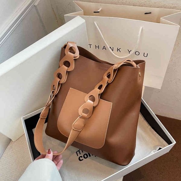 2022 small square bag color matching trend simple single shoulder messenger net red same women's, Black;red
2022 small square bag color matching trend simple single shoulder messenger net red same women's, Black;red