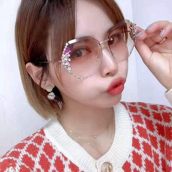 sunglasses 2021 design rimless rhinestone vintage women men fashion gradient lens sun glasses shades for female, White;black
sunglasses 2021 design rimless rhinestone vintage women men fashion gradient lens sun glasses shades for female, White;black