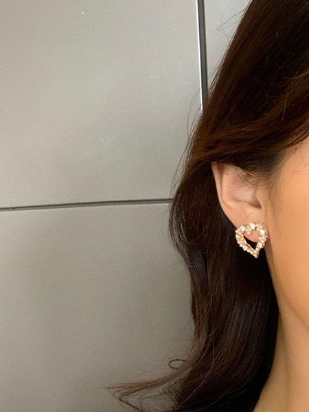 aini s925 needle trendy jewelry heart earrings sweet temperament crystal simulated pearl love stud for girl, Golden;silver
aini s925 needle trendy jewelry heart earrings sweet temperament crystal simulated pearl love stud for girl, Golden;silver