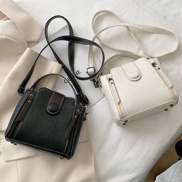 shoulder bags cross-body bag women's 2021 korean version fashion broadband leisure bucket texture lock one-shoulder portable
shoulder bags cross-body bag women's 2021 korean version fashion broadband leisure bucket texture lock one-shoulder portable