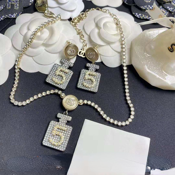 xiaoxiangfeng 100th anniversary perfume earrings necklace female white fumei bottle 5 character jewelry, Silver
xiaoxiangfeng 100th anniversary perfume earrings necklace female white fumei bottle 5 character jewelry, Silver