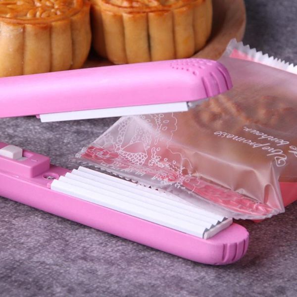 bag clips mini heat sealing machine electric portable food vacuum handheld plastic impulse seal packing household
bag clips mini heat sealing machine electric portable food vacuum handheld plastic impulse seal packing household