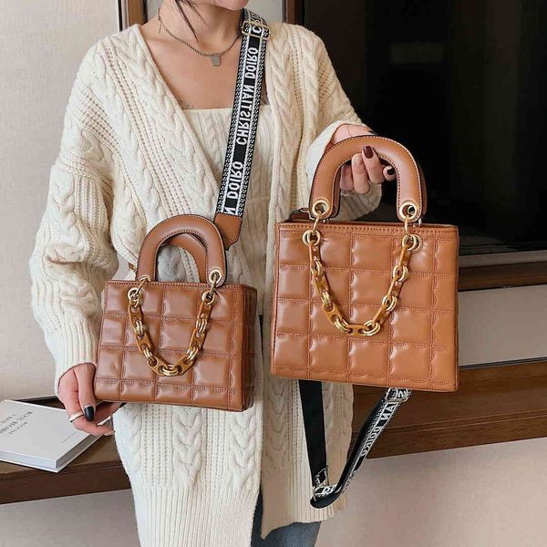 popular women's 2021 foreign style hand texture indentation princess ins net red one shoulder messenger bag fashion
popular women's 2021 foreign style hand texture indentation princess ins net red one shoulder messenger bag fashion