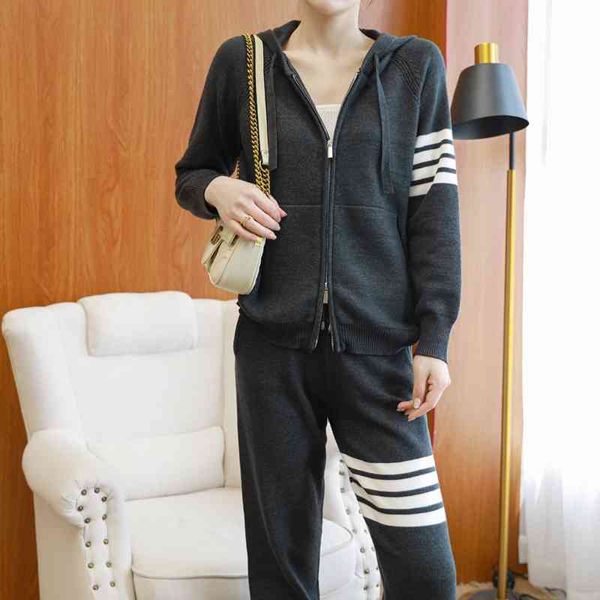 2020 autumn new tb leisure cashmere sportswear women's fashion two-piece knitted sweater hooded cardigan trend, Gray
2020 autumn new tb leisure cashmere sportswear women's fashion two-piece knitted sweater hooded cardigan trend, Gray