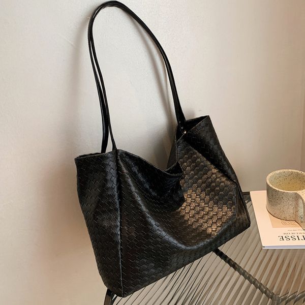 2022 casual retro totes bags large capacity women shoulder bag fashion shopping handbag
2022 casual retro totes bags large capacity women shoulder bag fashion shopping handbag