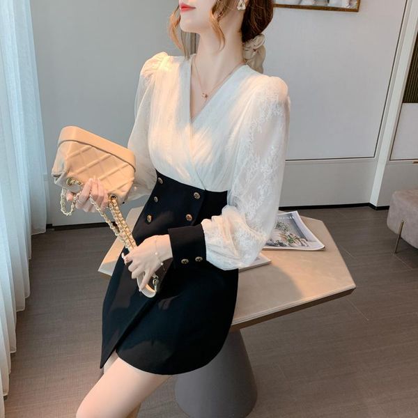 casual dresses 2021 autumn fake two-piece long-sleeved waist v-neck mesh double-breasted lace dress for ladies, Black;gray
casual dresses 2021 autumn fake two-piece long-sleeved waist v-neck mesh double-breasted lace dress for ladies, Black;gray