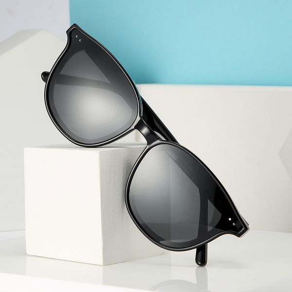 20237 polarized sunglasses usa fashion tac1.1 lens men's and women's street p sunglasses, White;black
20237 polarized sunglasses usa fashion tac1.1 lens men's and women's street p sunglasses, White;black