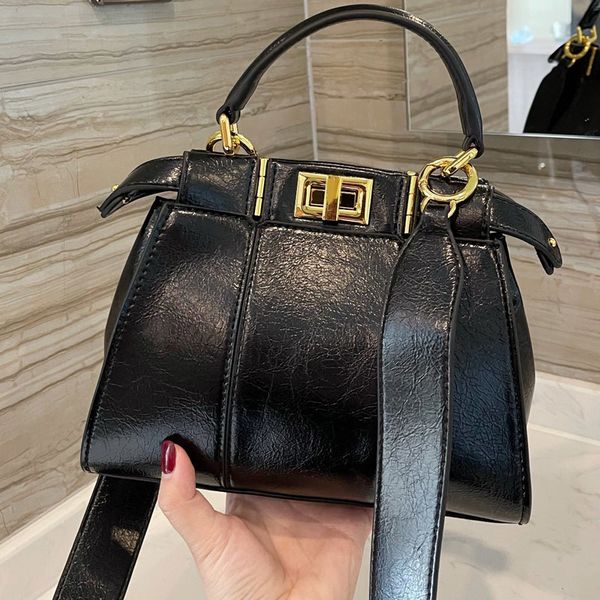 designer handbags lock turn tote bag shopping package shoulder bags women handbags purse f letter genuine leather golden hardware adjustable
designer handbags lock turn tote bag shopping package shoulder bags women handbags purse f letter genuine leather golden hardware adjustable